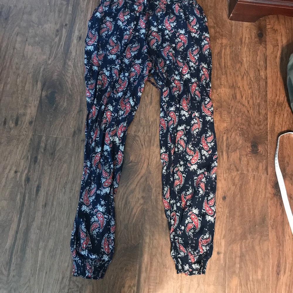 NWOT- jogger pants in navy floral print! SZ sm